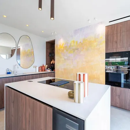 Ref 2005 Center For Rent