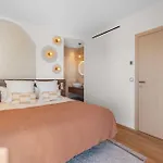 Ref 2005 Center For Rent *