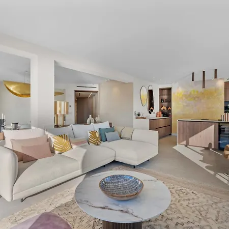 Ref 2005 Center For Rent *