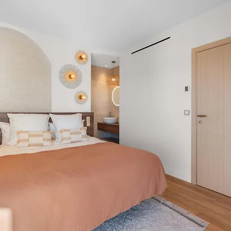 Ref 2005 Center For Rent *